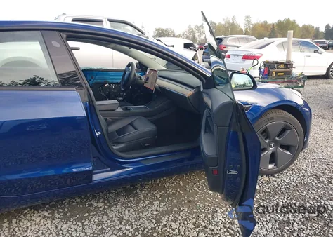 2022 Tesla Model 3 Long Range Dual Motor All-Wheel Drive z USA, uszkodzony, nr VIN 5YJ3E1EB7NF243053